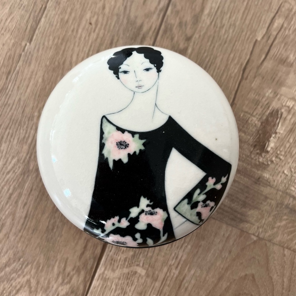 Vintage Original Hand Painted Design By Tina Richardson Ceramic Lid Box Signed‎